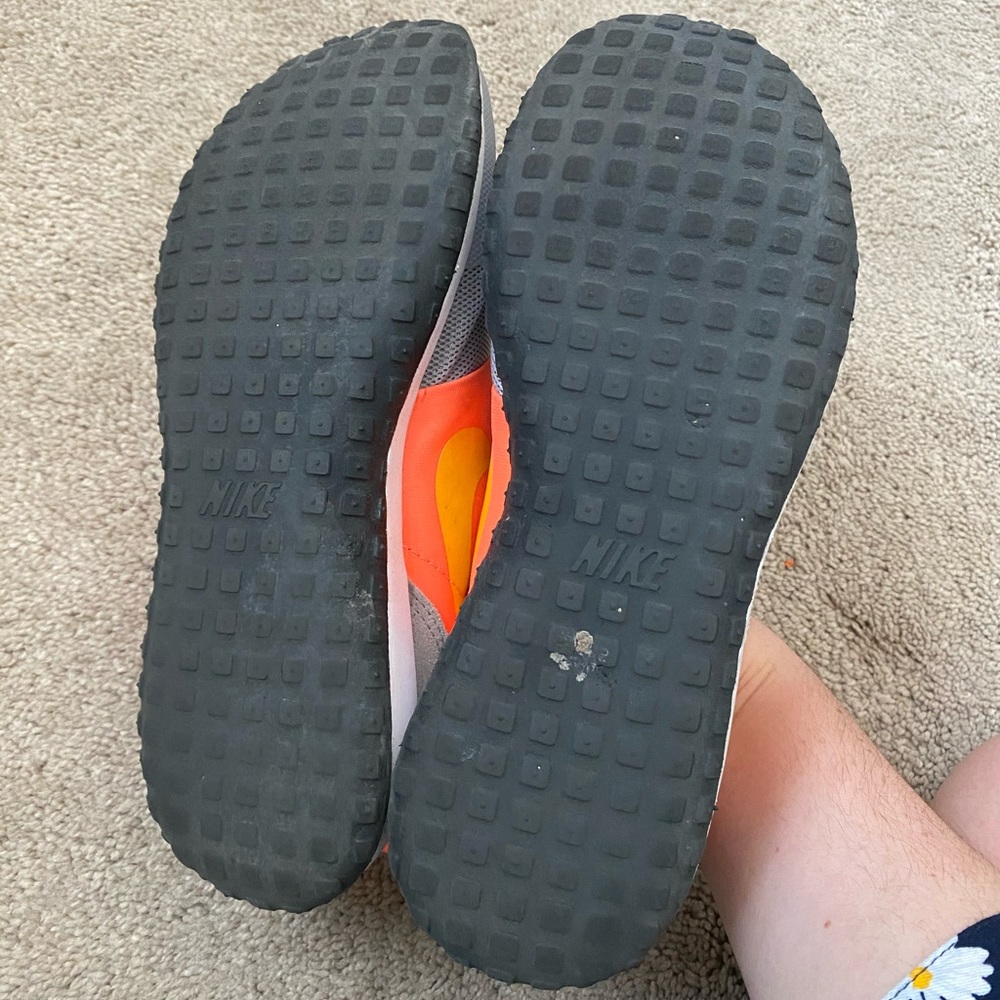 Nike tennis shoes gray orange yellow sneakers - Picture 4 of 5